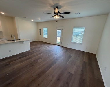 204 Mason Court - Photo Thumbnail 25