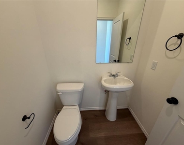 204 Mason Court - Photo Thumbnail 6
