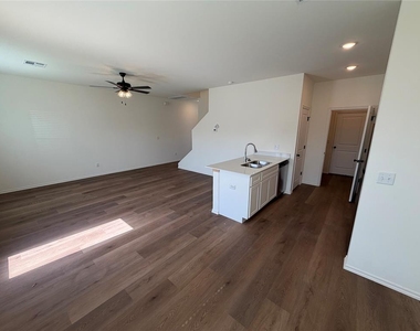 204 Mason Court - Photo Thumbnail 7