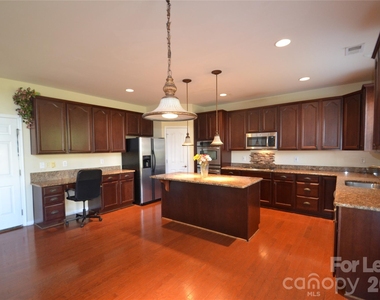 221 Montibello Drive - Photo Thumbnail 9