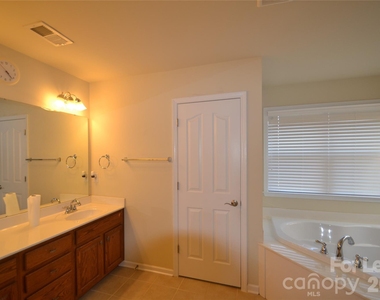 221 Montibello Drive - Photo Thumbnail 15