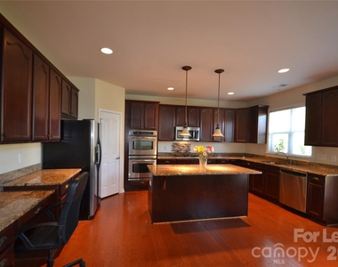 221 Montibello Drive - Photo Thumbnail 8