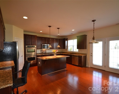 221 Montibello Drive - Photo Thumbnail 10