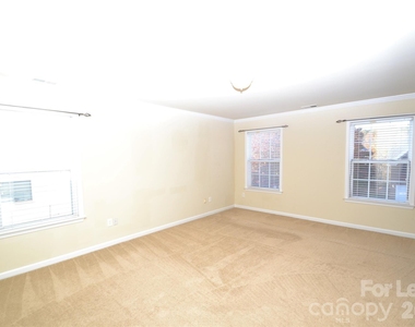 221 Montibello Drive - Photo Thumbnail 11