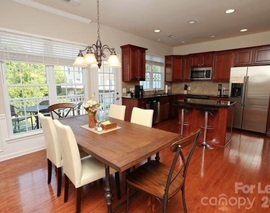 1098 Drayton Court - Photo Thumbnail 5