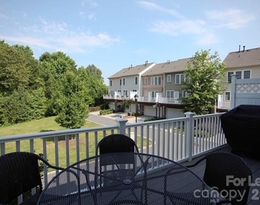 1098 Drayton Court - Photo Thumbnail 12