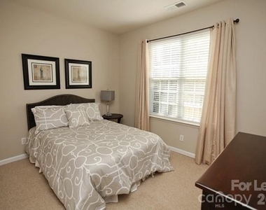 1098 Drayton Court - Photo Thumbnail 15