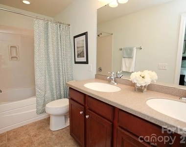 1098 Drayton Court - Photo Thumbnail 10