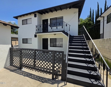 12246 1/2 Oxnard Street - Photo Thumbnail 6