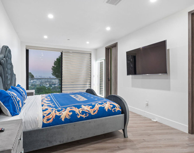 6181 Temple Hill Drive - Photo Thumbnail 38