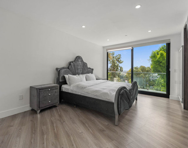 6181 Temple Hill Drive - Photo Thumbnail 39