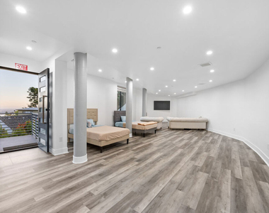 6181 Temple Hill Drive - Photo Thumbnail 41