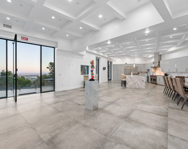 6181 Temple Hill Drive - Photo Thumbnail 17