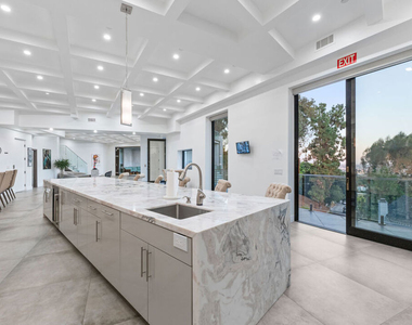 6181 Temple Hill Drive - Photo Thumbnail 8