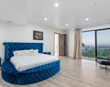6181 Temple Hill Drive - Photo Thumbnail 23