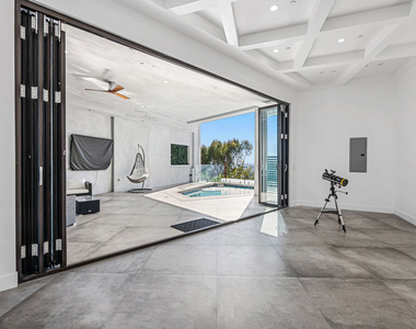 6181 Temple Hill Drive - Photo Thumbnail 15