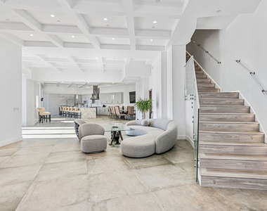 6181 Temple Hill Drive - Photo Thumbnail 14