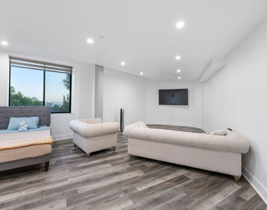 6181 Temple Hill Drive - Photo Thumbnail 44