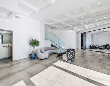 6181 Temple Hill Drive - Photo Thumbnail 12