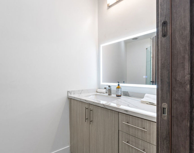 6181 Temple Hill Drive - Photo Thumbnail 32