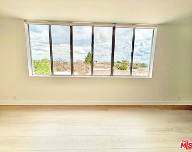 468 S Roxbury Drive - Photo Thumbnail 15