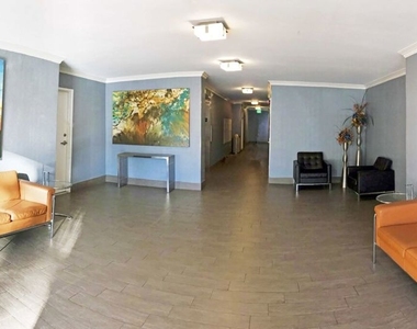 468 S Roxbury Drive - Photo Thumbnail 18