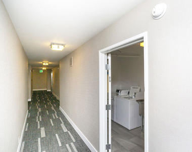468 S Roxbury Drive - Photo Thumbnail 16