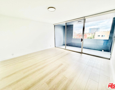 468 S Roxbury Drive - Photo Thumbnail 11