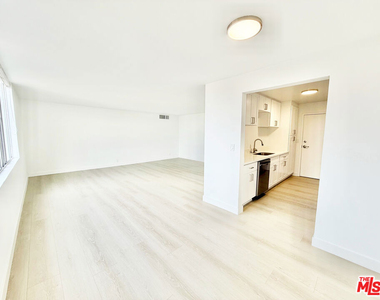 468 S Roxbury Drive - Photo Thumbnail 3