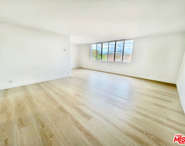 468 S Roxbury Drive - Photo Thumbnail 1