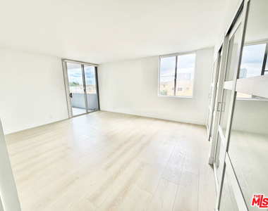 468 S Roxbury Drive - Photo Thumbnail 7