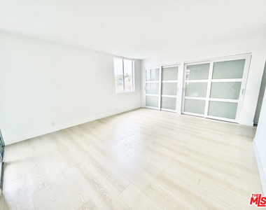 468 S Roxbury Drive - Photo Thumbnail 6