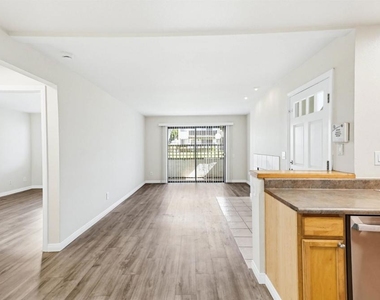 3572 Sunset Ln - Photo Thumbnail 10