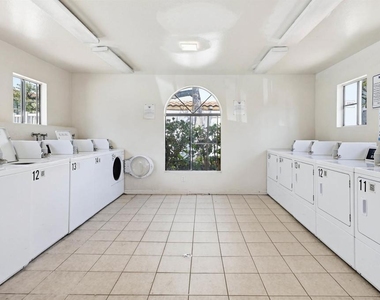 3572 Sunset Ln - Photo Thumbnail 26