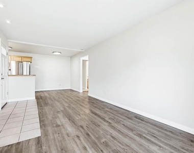 3572 Sunset Ln - Photo Thumbnail 6