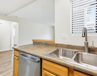 3572 Sunset Ln - Photo Thumbnail 13