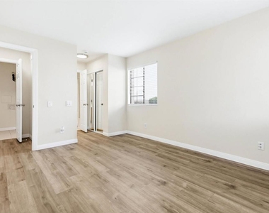 3572 Sunset Ln - Photo Thumbnail 16