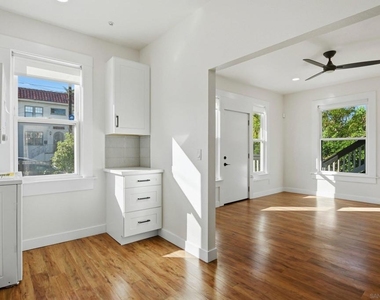 312 Brookes Avenue - Photo Thumbnail 5