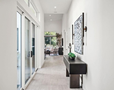 422 Fountain Drive - Photo Thumbnail 5