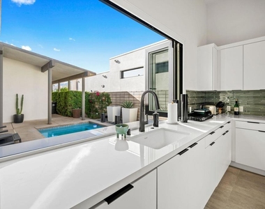 422 Fountain Drive - Photo Thumbnail 13