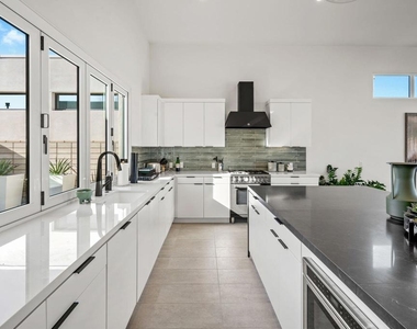 422 Fountain Drive - Photo Thumbnail 10