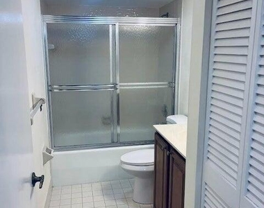 9440 Meadowood Drive - Photo Thumbnail 16