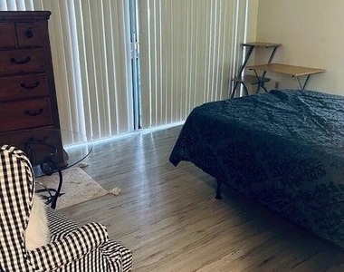 9440 Meadowood Drive - Photo Thumbnail 14