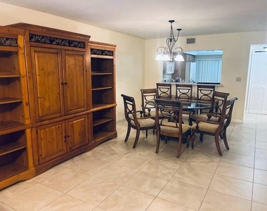 9440 Meadowood Drive - Photo Thumbnail 5