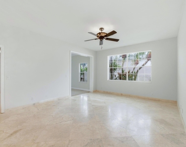 1235 Sussex Street - Photo Thumbnail 4