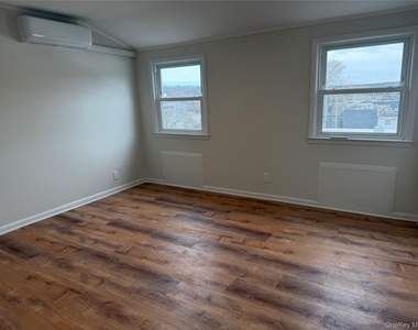 505 Rockland Avenue - Photo Thumbnail 5