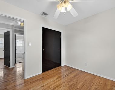 9 Bay Beach Avenue - Photo Thumbnail 12