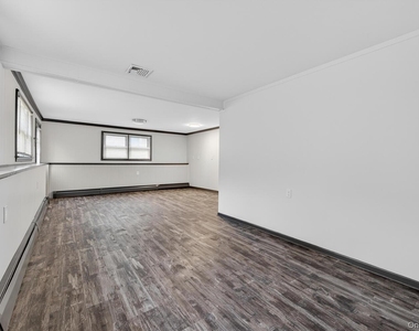 9 Bay Beach Avenue - Photo Thumbnail 23