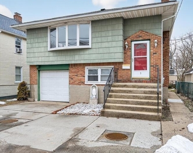 9 Bay Beach Avenue - Photo Thumbnail 2