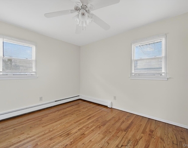 9 Bay Beach Avenue - Photo Thumbnail 13